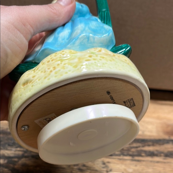 Beatrix Potter Mrs. Rabbit music box - Picture 6 of 6